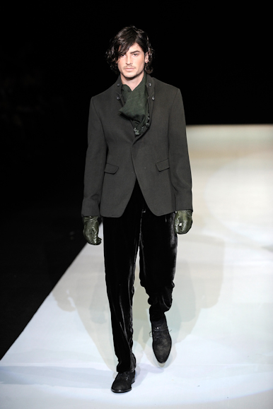 desfiles-emparmani-milaoinverno2009menrtw-139