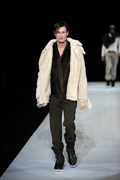 desfiles-emparmani-milaoinverno2009menrtw-156