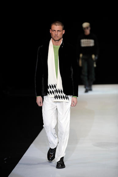 desfiles-emparmani-milaoinverno2009menrtw-173