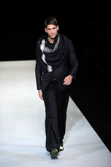 desfiles-emparmani-milaoinverno2009menrtw-182