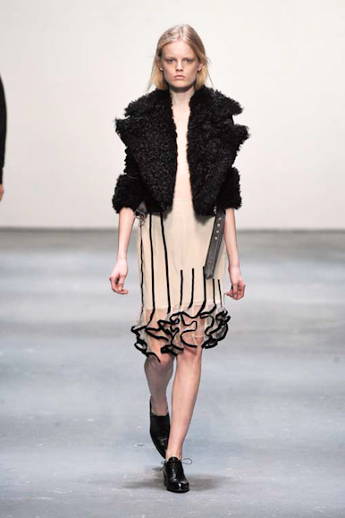 desfiles-ckane-londresinverno2009rtw-107