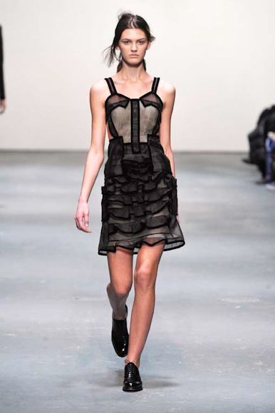 desfiles-ckane-londresinverno2009rtw-108