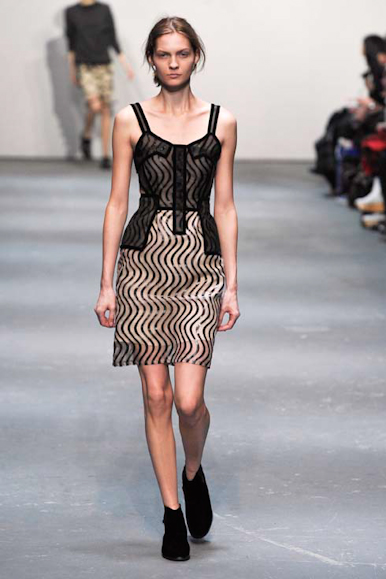 desfiles-ckane-londresinverno2009rtw-110