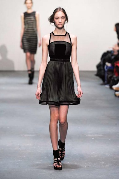 desfiles-ckane-londresinverno2009rtw-115