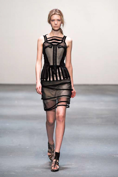 desfiles-ckane-londresinverno2009rtw-117