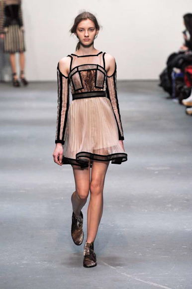 desfiles-ckane-londresinverno2009rtw-125