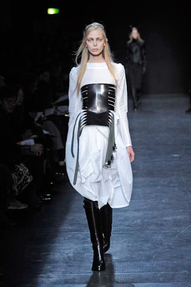desfiles-anndemeulemeester-parisinverno2011rtw-115