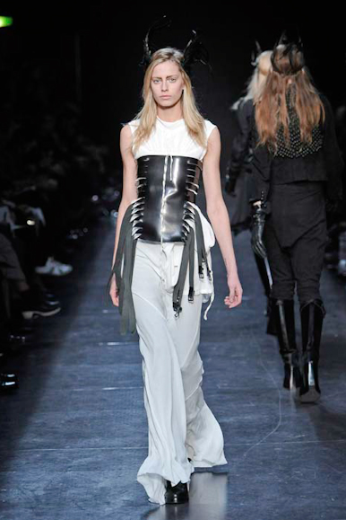 desfiles-anndemeulemeester-parisinverno2011rtw-129