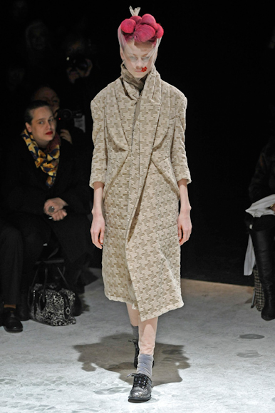 desfiles-commedesgarcons-parisinverno2011rtw-112