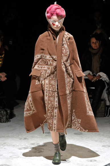 desfiles-commedesgarcons-parisinverno2011rtw-114