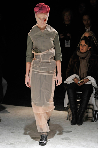 desfiles-commedesgarcons-parisinverno2011rtw-119