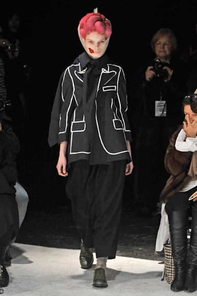 desfiles-commedesgarcons-parisinverno2011rtw-127