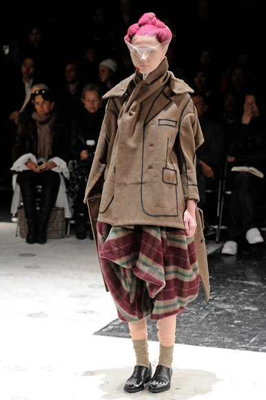 desfiles-commedesgarcons-parisinverno2011rtw-143