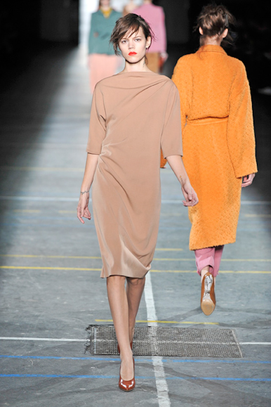desfiles-dvn-parisinverno2009rtw-105