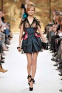 desfiles-lvuitton-parisinverno2009rtw-100