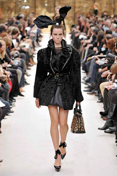 desfiles-lvuitton-parisinverno2009rtw-154