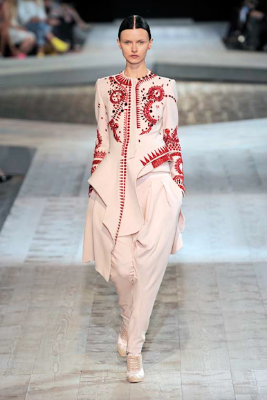 desfiles-givenchy-parisinverno2009hc-111
