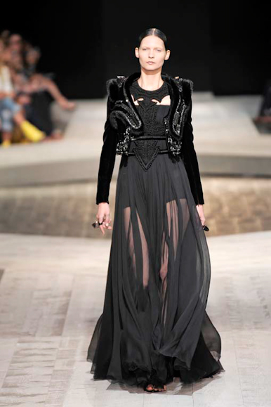 desfiles-givenchy-parisinverno2009hc-115