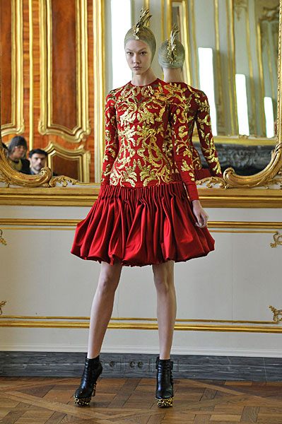 MCQU_AW10_0035