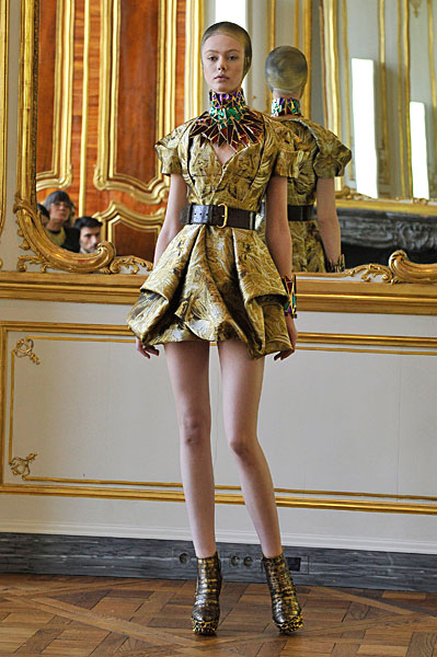 MCQU_AW10_0173
