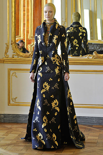MCQU_AW10_0395