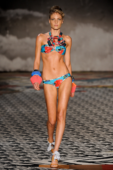 salinas-desfile-fashion-rio-2011-14