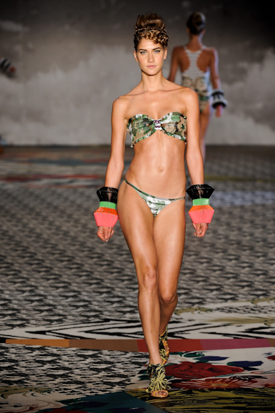 salinas-desfile-fashion-rio-2011-35