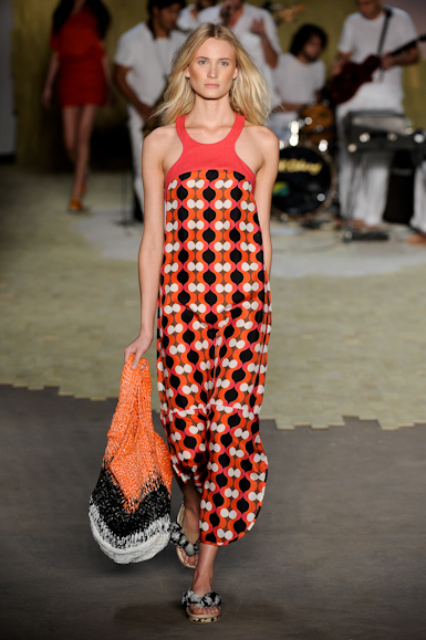 totem-desfile-fashion-rio-2011-24