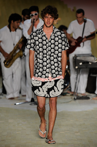 totem-desfile-fashion-rio-2011-27