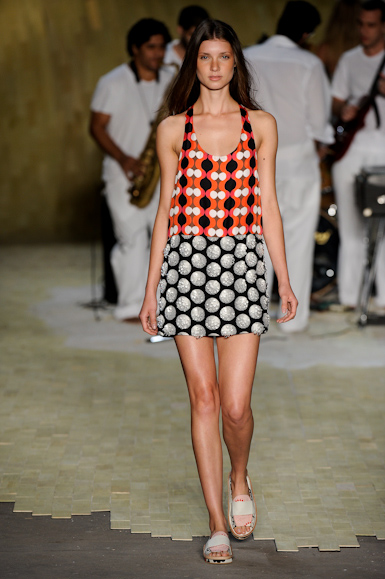 totem-desfile-fashion-rio-2011-32
