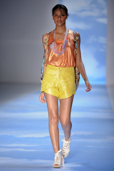 cantao-desfile-fashion-rio-2011-25