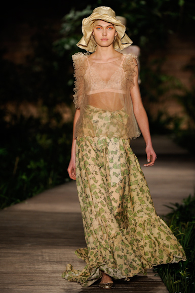 m-bonita-extra-desfile-fashion-rio-2011-18