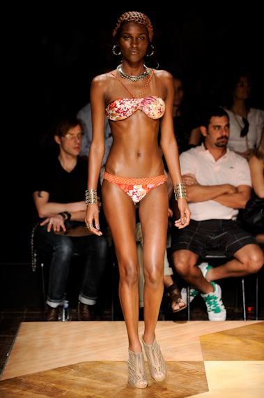 blue-man-desfile-fashion-rio-2011-10-13