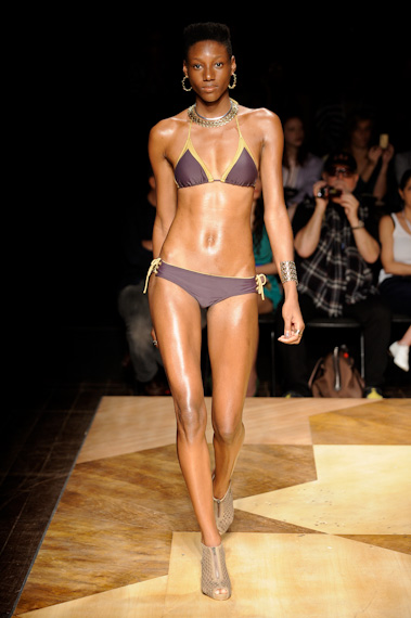 blue-man-desfile-fashion-rio-2011-10-16