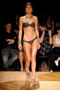 blue-man-desfile-fashion-rio-2011-10-17