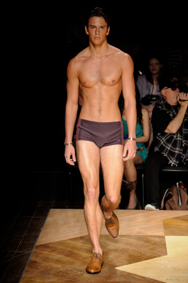 blue-man-desfile-fashion-rio-2011-10-35