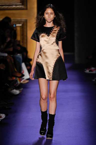 giulia-borges-desfile-fashion-rio-2011-10-10