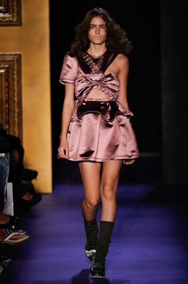 giulia-borges-desfile-fashion-rio-2011-10-19