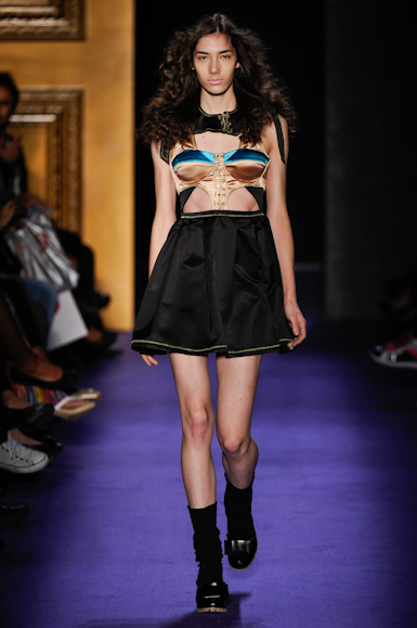 giulia-borges-desfile-fashion-rio-2011-10-24