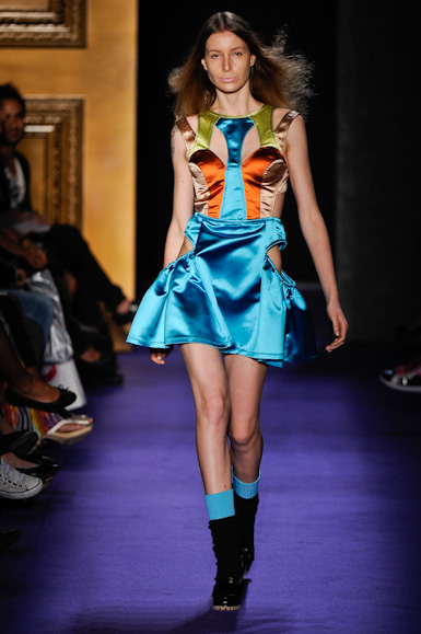 giulia-borges-desfile-fashion-rio-2011-10-26