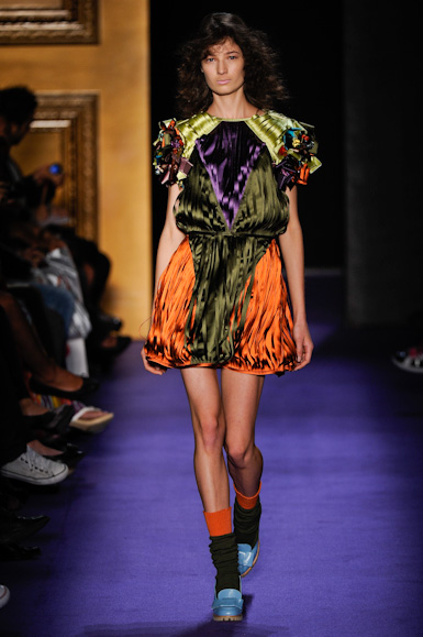 giulia-borges-desfile-fashion-rio-2011-10-30
