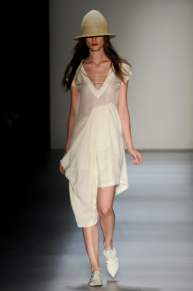 british-colony-desfile-fashion-rio-2011-10-13