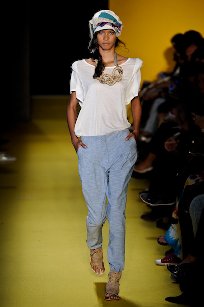 j-jabour-desfile-fashion-rio-2011-10-11