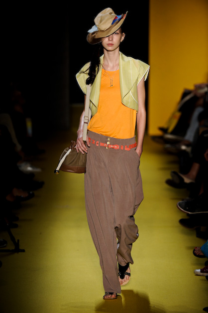 j-jabour-desfile-fashion-rio-2011-10-22