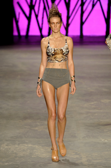 triya-desfile-fashion-rio-2011-10-20