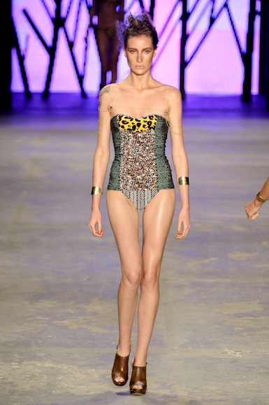 triya-desfile-fashion-rio-2011-10-29
