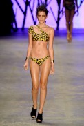 triya-desfile-fashion-rio-2011-10-30