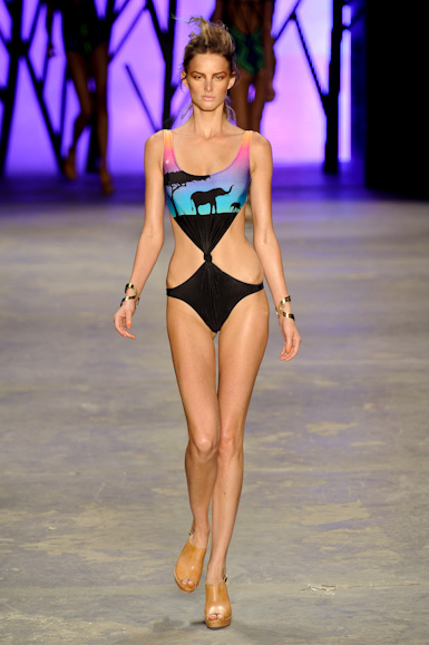 triya-desfile-fashion-rio-2011-10-36
