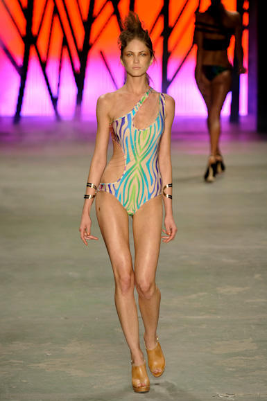 triya-desfile-fashion-rio-2011-10-41