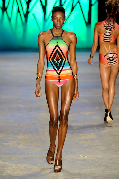 triya-desfile-fashion-rio-2011-10-44